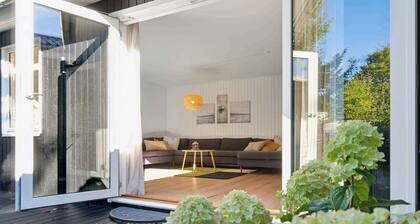 Newly renovated and modern cottage near the beach