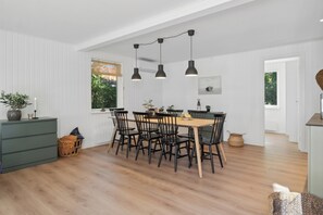 Dining - Newly renovated and modern cottage near the beach (Hornbæk)