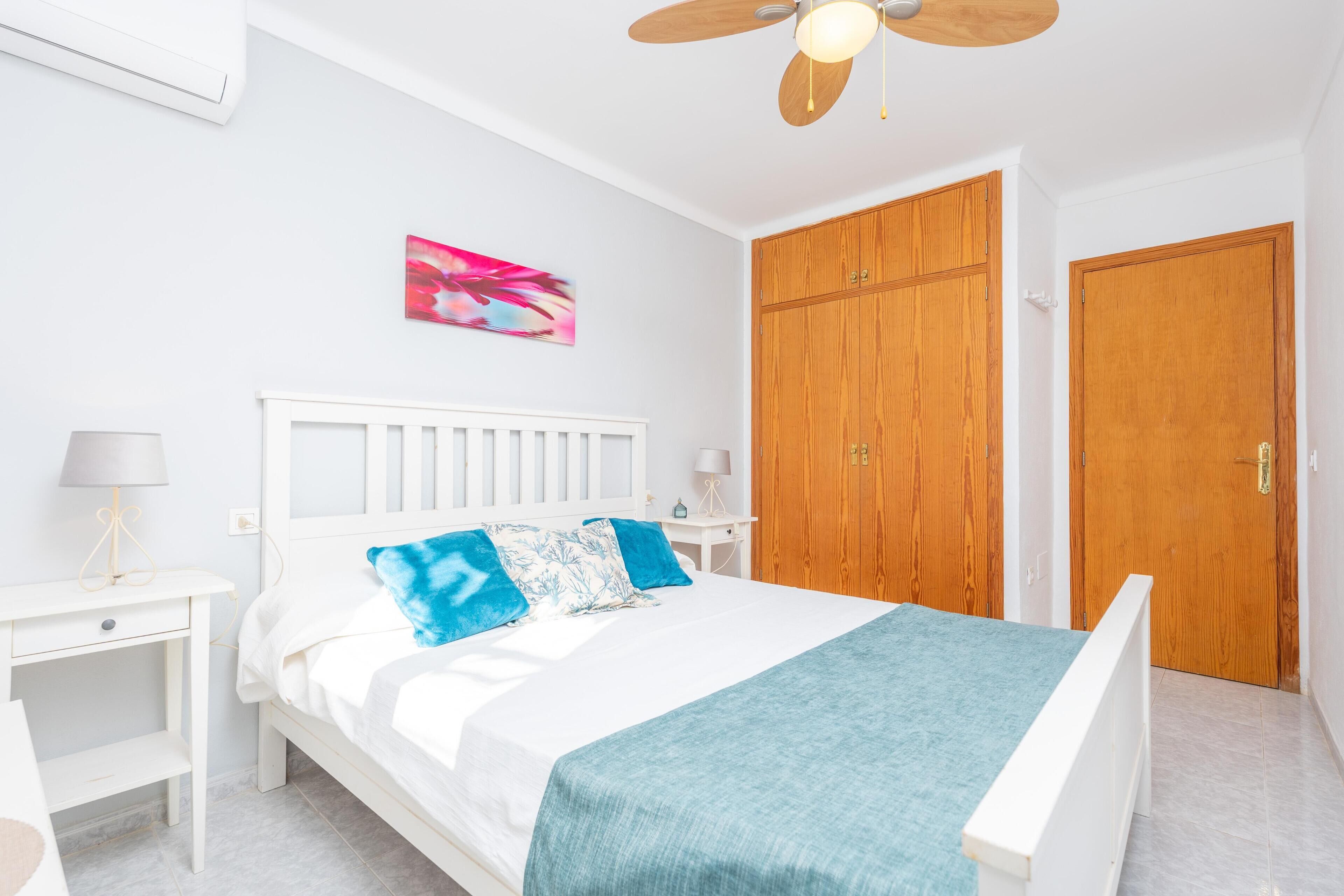 2 slaapkamers, een strijkplank/strijkijzer, gratis wifi, beddengoed