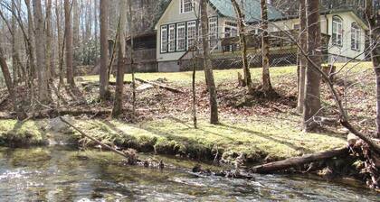 Romantic Waterfront Getaway *Fishing*Family*Fun