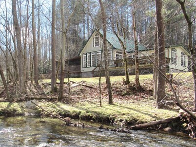 Romantic Waterfront Getaway *Fishing*Family*Fun