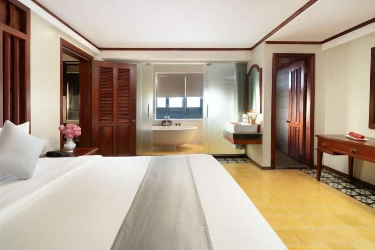Premium bedding, down comforters, pillowtop beds, minibar