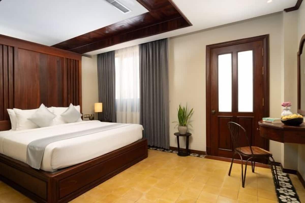 Premium bedding, down comforters, pillowtop beds, minibar