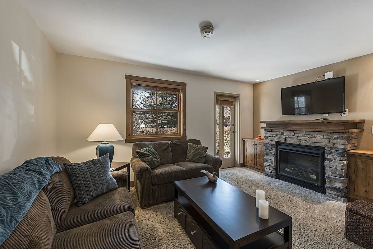 Condo, 1 Bedroom | Living area