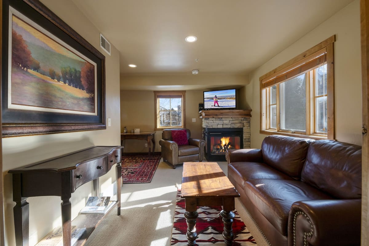 Condo, 1 Bedroom | Living area