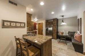 Condo, 1 habitación | Cocina privada | Tostadora 