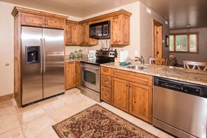 Condo, 1 Bedroom | Private kitchen | Toaster