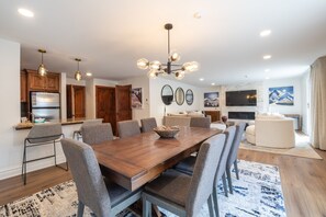 公寓客房, 2 間臥室 | 用餐區