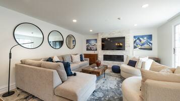 Condo, 2 Bedrooms | Living area