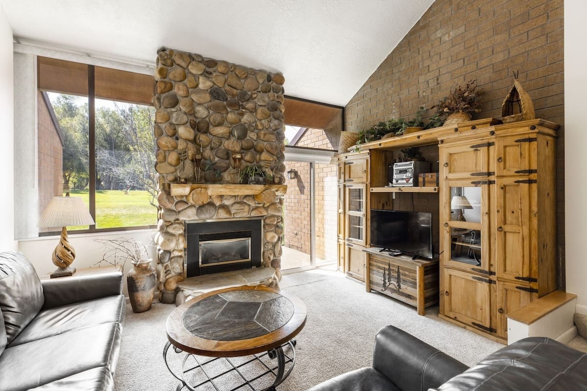 Condo, 3 Bedrooms | Living area