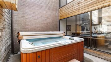Condo, 3 Bedrooms | Indoor spa tub