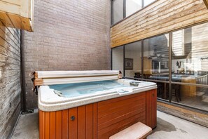 Condo, 3 Bedrooms | Indoor spa tub