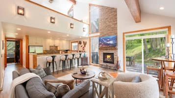 Condo, 3 Bedrooms | Living area