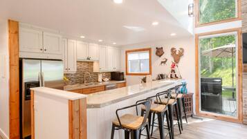 Condo, 3 Bedrooms | Private kitchen