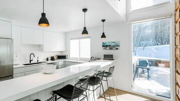 Condo, 2 Bedrooms | Private kitchen