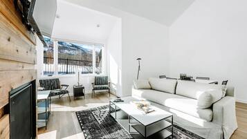 Condo, 2 Bedrooms | Living area