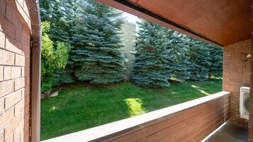 Condo, 2 Bedrooms | Property grounds