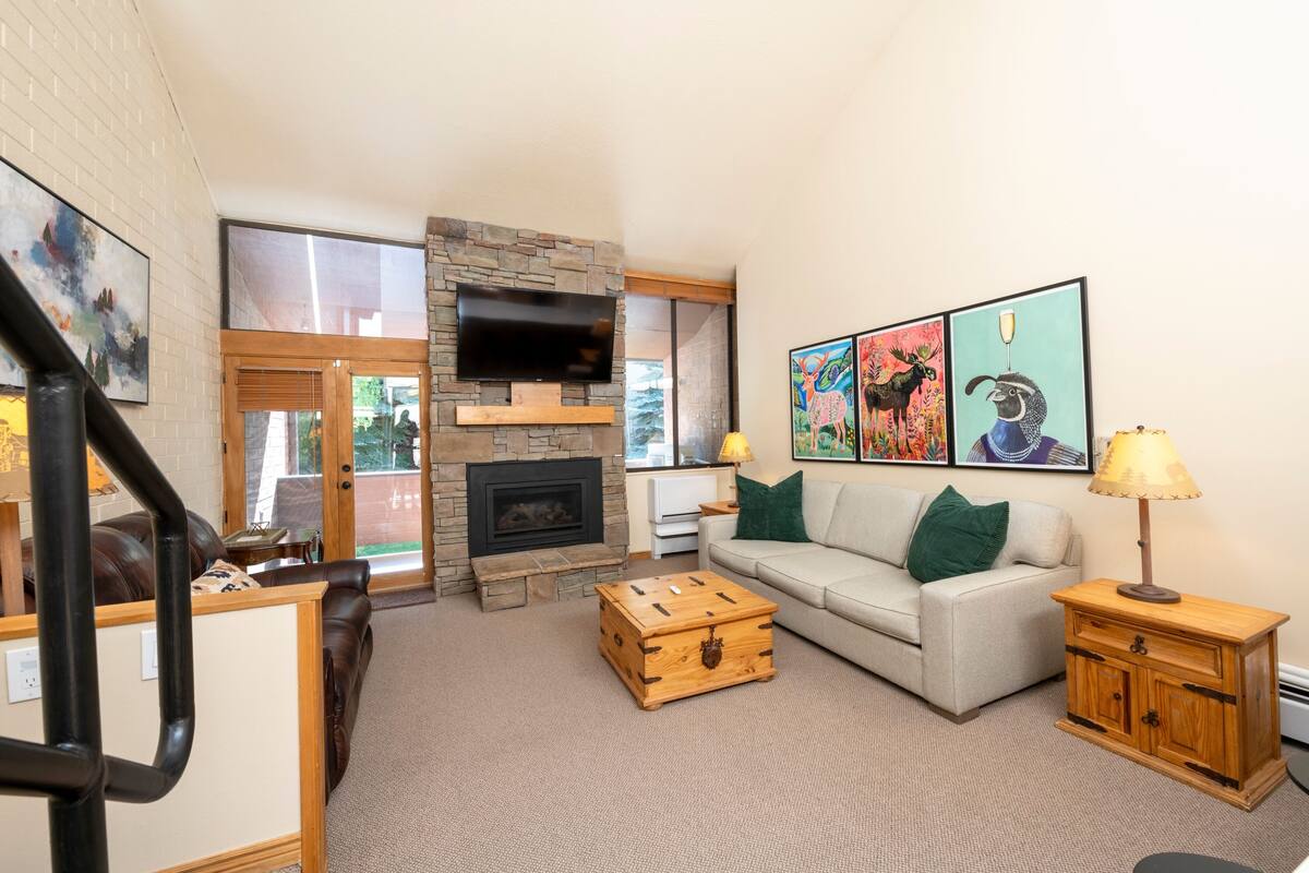 Condo, 2 habitaciones | Área de sala de estar