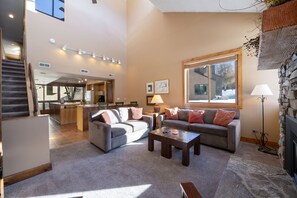 Condo, 2 Bedrooms | Living area
