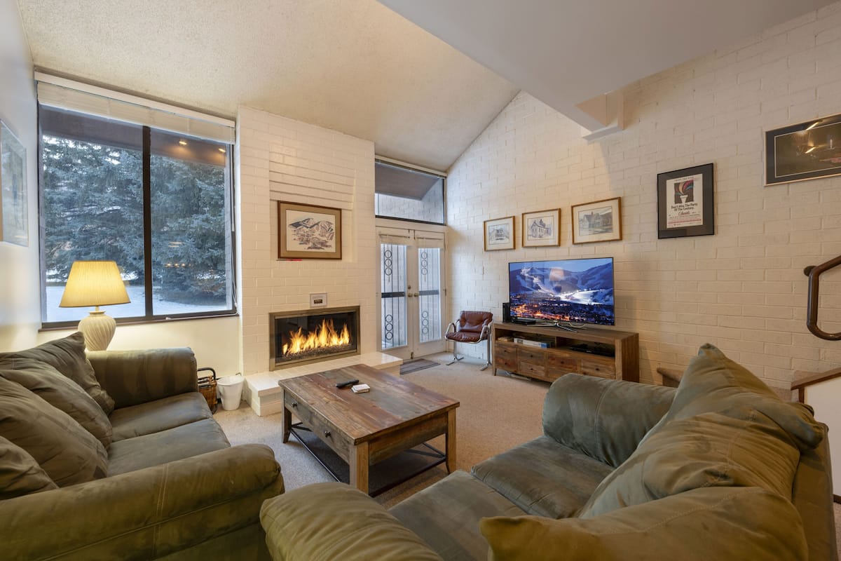 Condo, 3 habitaciones | Área de sala de estar