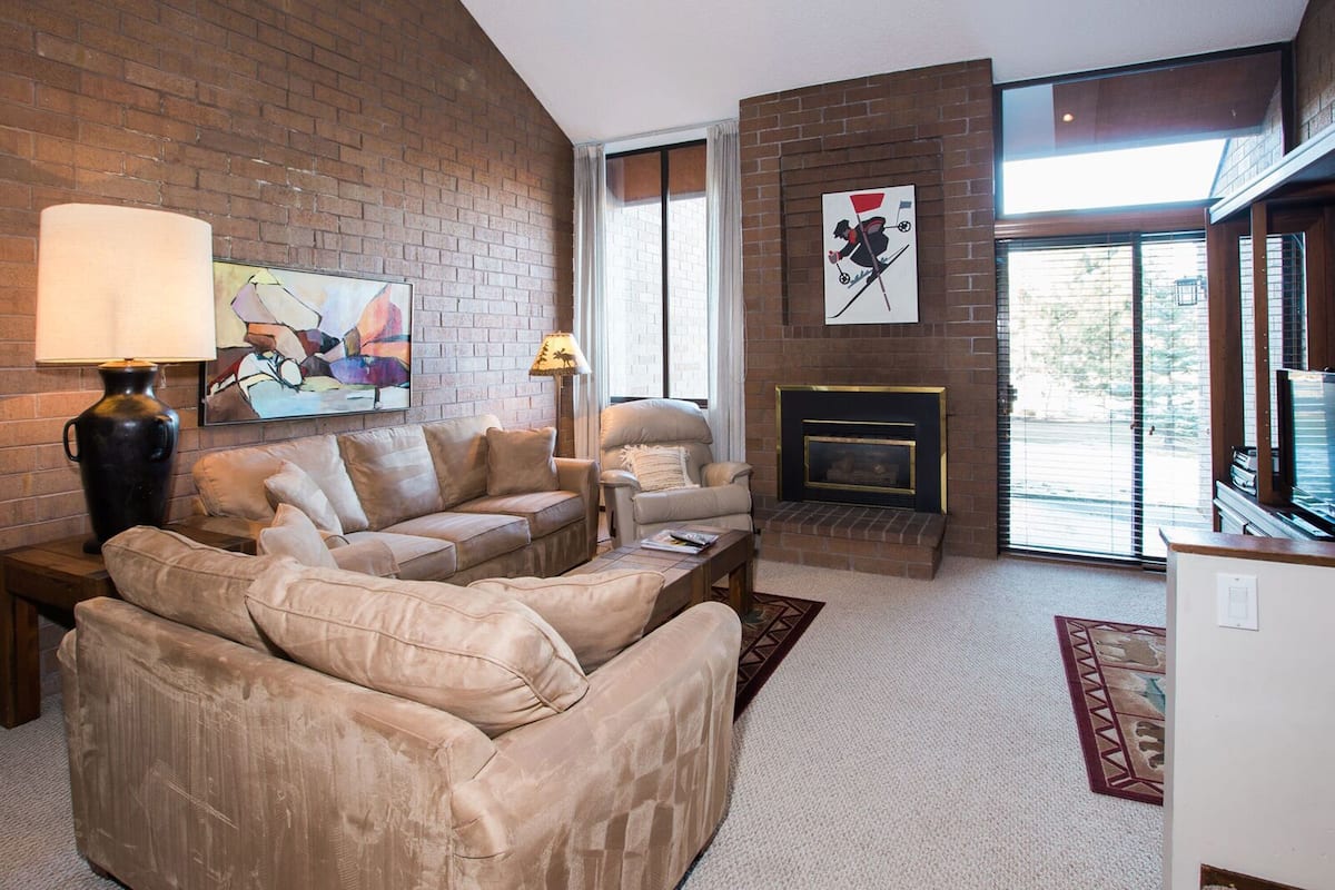 Condo, 2 habitaciones | Área de sala de estar