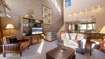 Condo, 2 Bedrooms | Living area