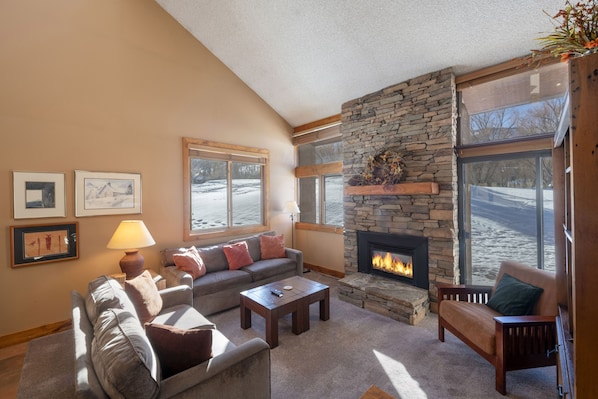 Condo, 2 Bedrooms | Living area