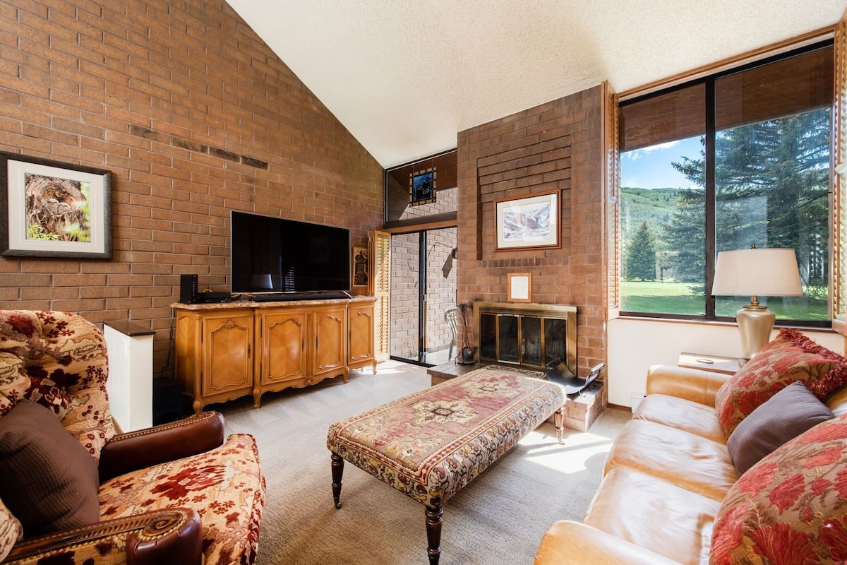 Condo, 2 habitaciones | Área de sala de estar