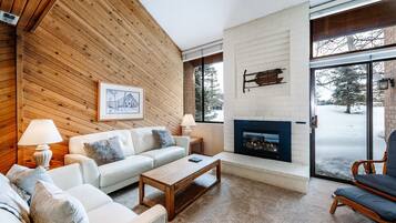 Condo, 3 Bedrooms | Living area