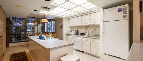 Apartamento, 3 habitaciones | Cocina privada