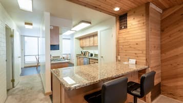 Condo, 3 Bedrooms | Private kitchen