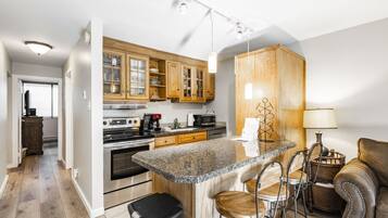 Condo, 1 Bedroom | Private kitchen