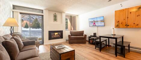 Condo, 1 Bedroom | Living area