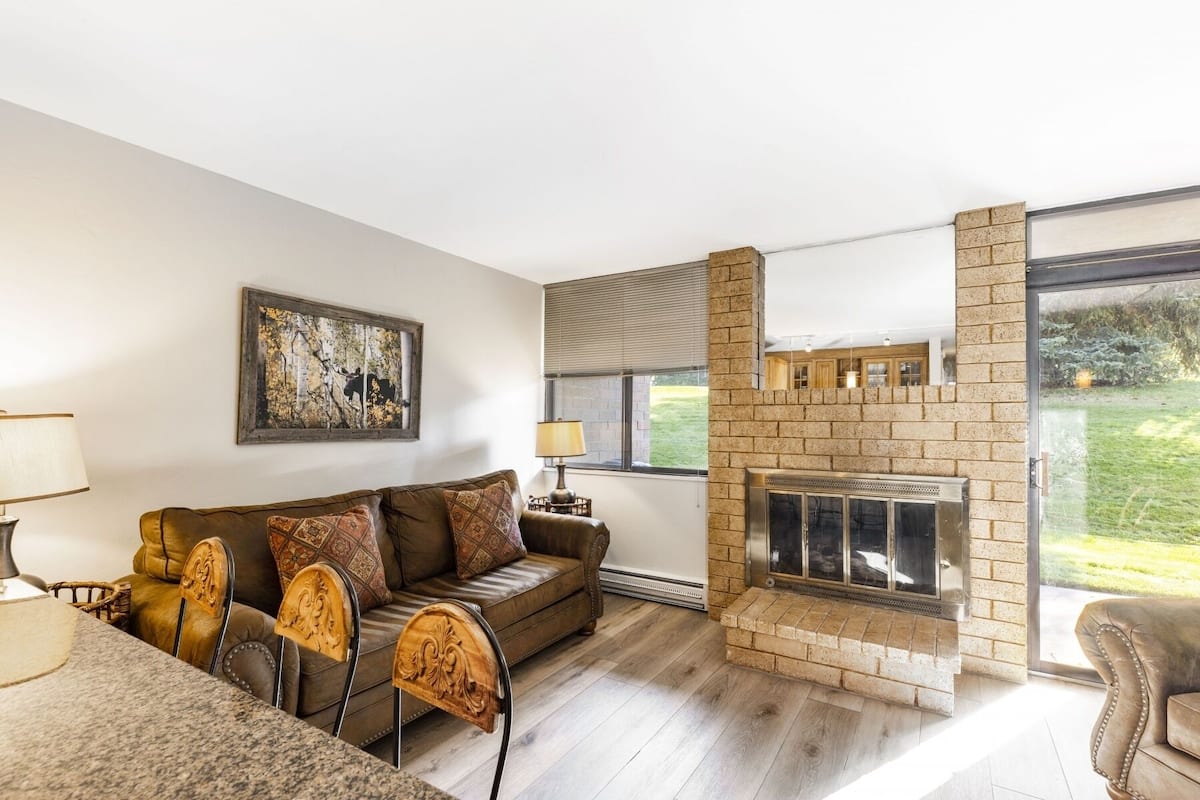 Condo, 1 Bedroom | Living area