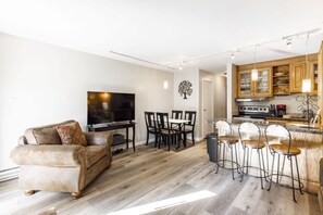 Condo, 1 Bedroom | Living area
