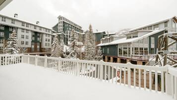 Condo, 3 Bedrooms | Property grounds