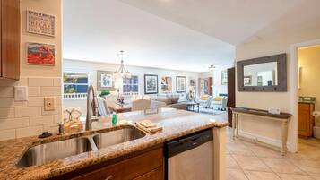 Condo, 3 Bedrooms | Private kitchen