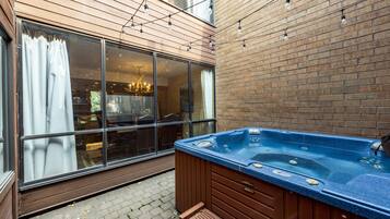 Condo, 2 Bedrooms | Property grounds