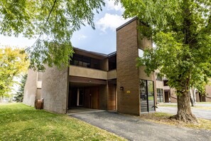 Condo, 2 Bedrooms | Exterior
