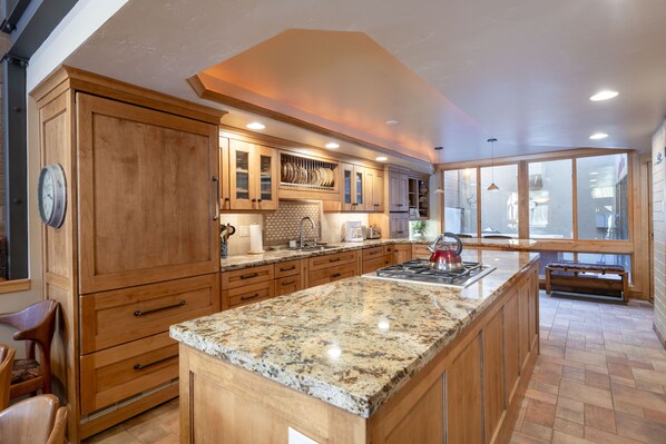Condo, 3 Bedrooms | Private kitchen