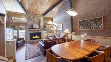 Condo, 3 Bedrooms | Dining