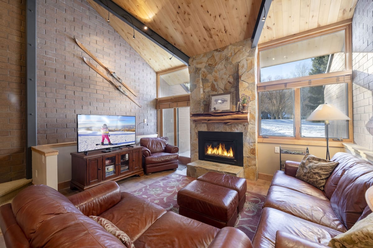 Condo, 3 Bedrooms | Living area