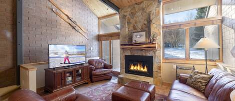 Condo, 3 Bedrooms | Living area