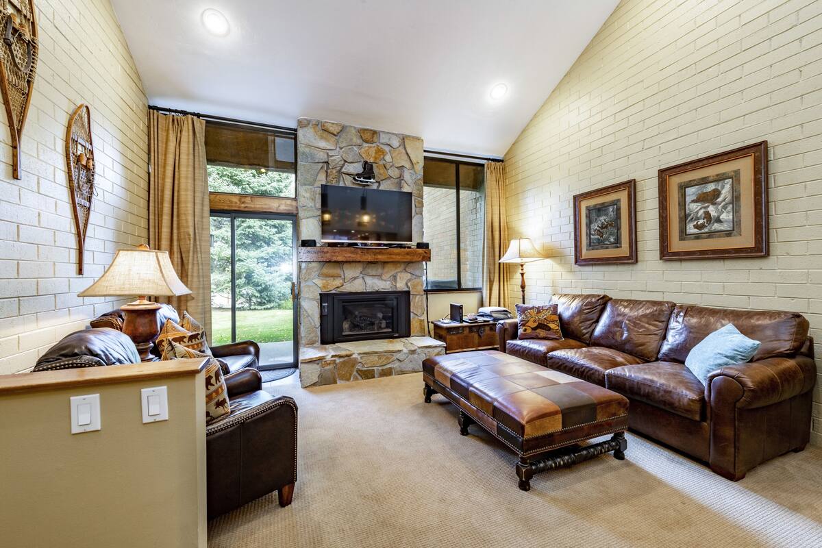 Condo, 2 Bedrooms | Living area