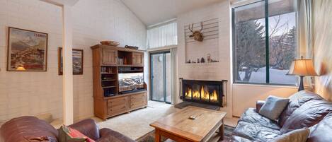 Condo, 3 Bedrooms | Living area