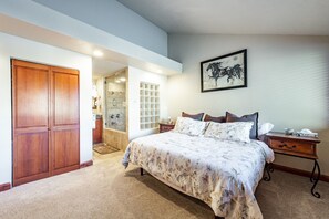 Condo, 5 Bedrooms | 3 bedrooms, free WiFi