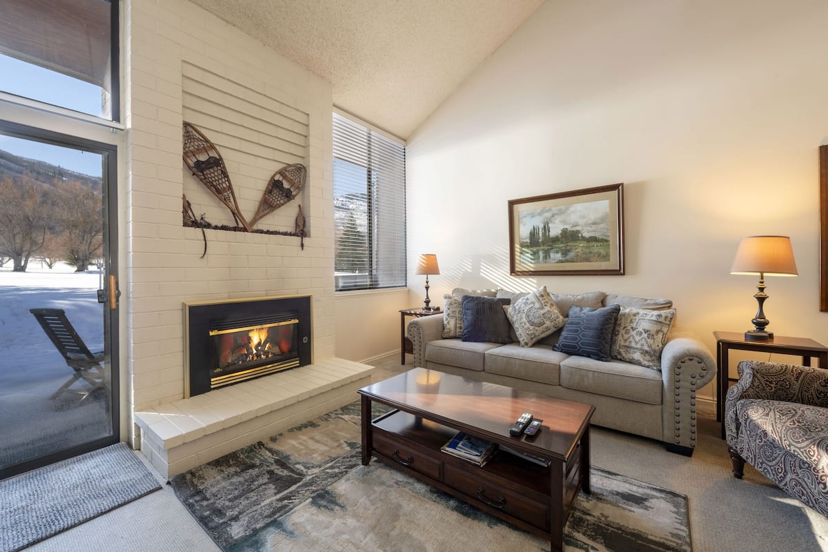 Condo, 4 habitaciones | Área de sala de estar