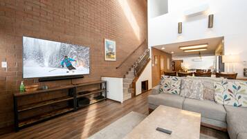 Condo, 3 Bedrooms | Living area