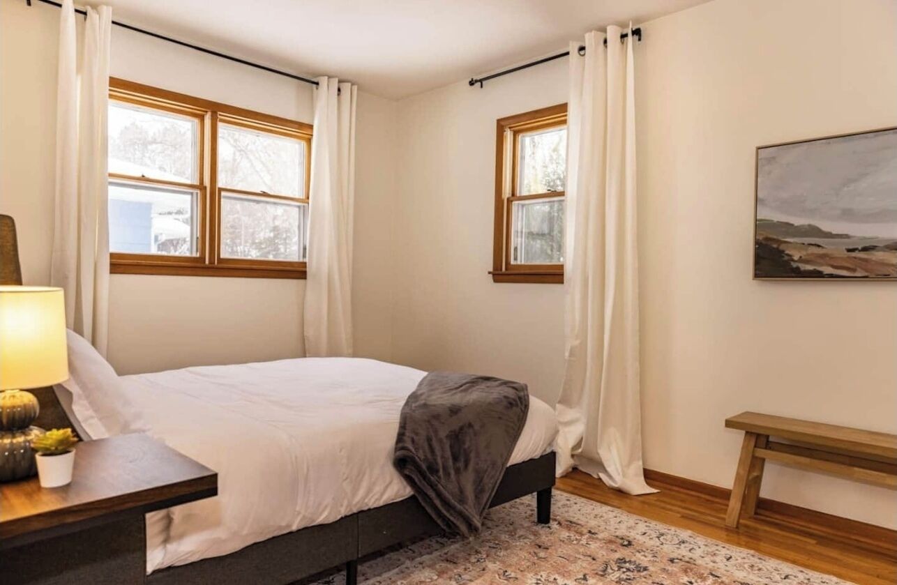 3 bedrooms, travel cot, free WiFi, bed sheets