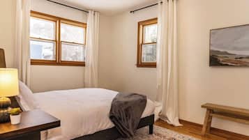 3 bedrooms, travel cot, free WiFi, bed sheets